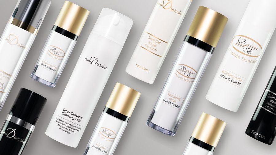 Hautpflegeprodukte von Sign of Beauty als Flatlay auf grauem Grund